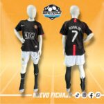 Cristiano Ronaldo niño Manchester United adulto 07/08 visita